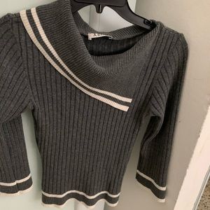 Small long arm sweater